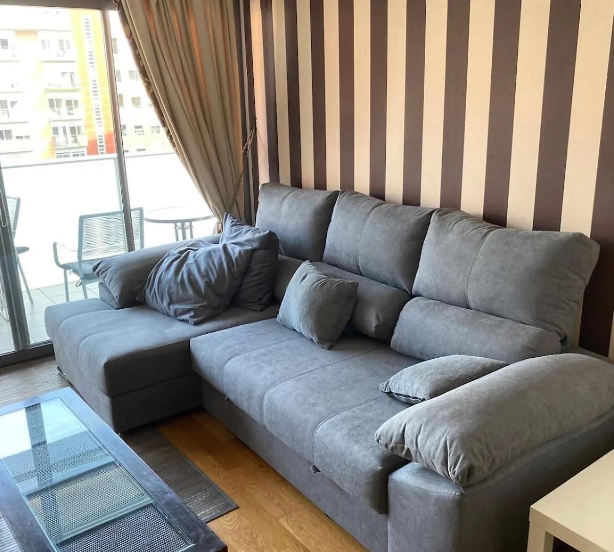 Quiet Modern 2 Bed Apartment With Balcony, Pool And Free Parking Barcelona Španělsko