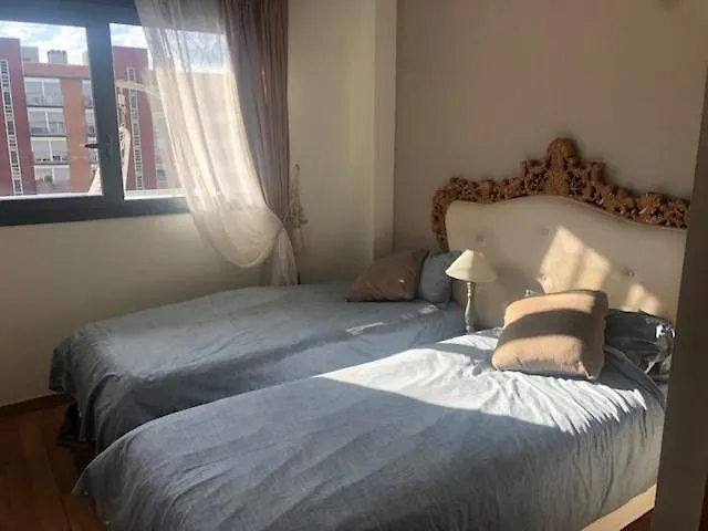 Quiet Modern 2 Bed Apartment With Balcony, Pool And Free Parking Barcelona 0*,  Spanien